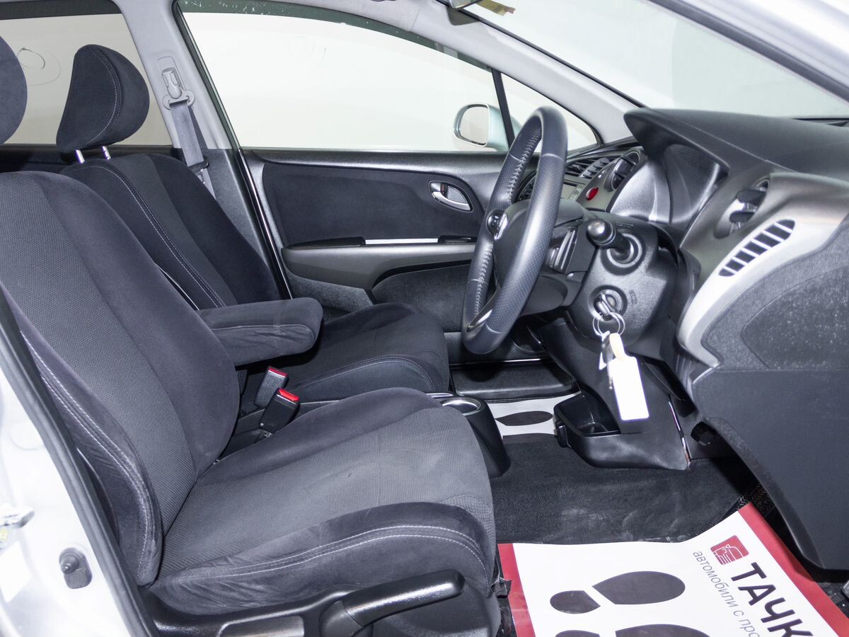 Honda Stream 2008 - фото автомобиля