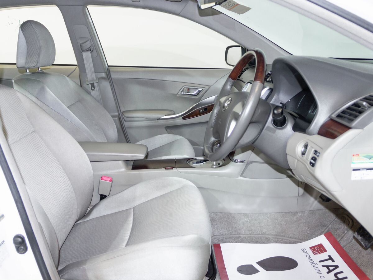 Toyota Premio 2012 - фото автомобиля