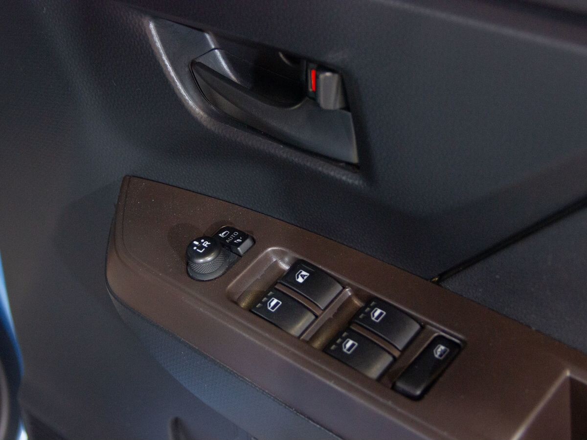 Toyota Tank 2018 - фото автомобиля