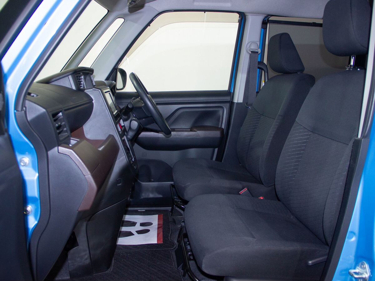 Toyota Tank 2018 - фото автомобиля