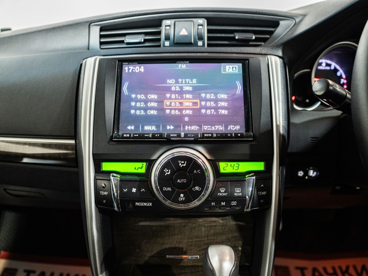 Toyota Mark X 2013 - фото автомобиля