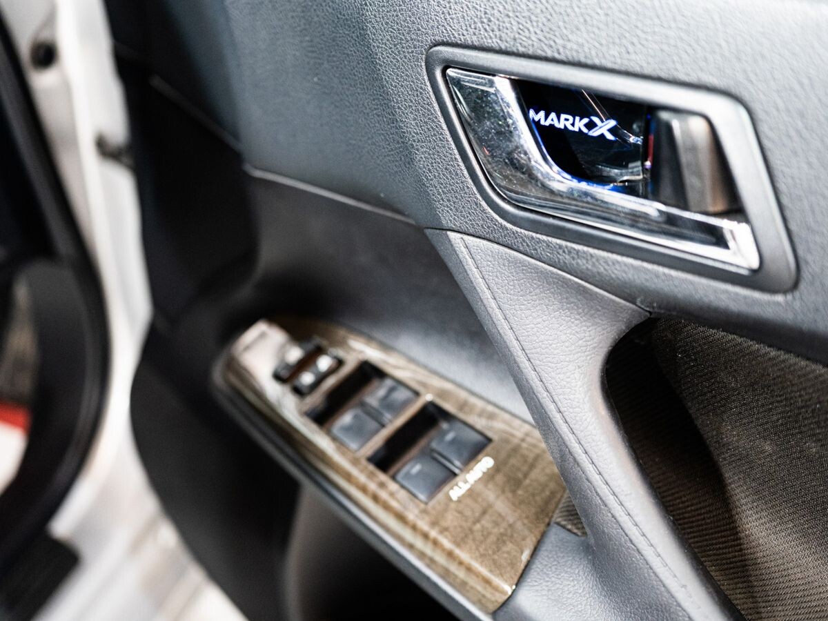 Toyota Mark X 2013 - фото автомобиля