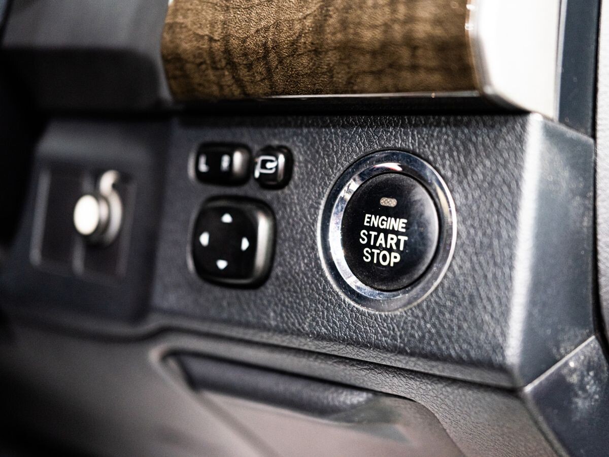 Toyota Mark X 2013 - фото автомобиля