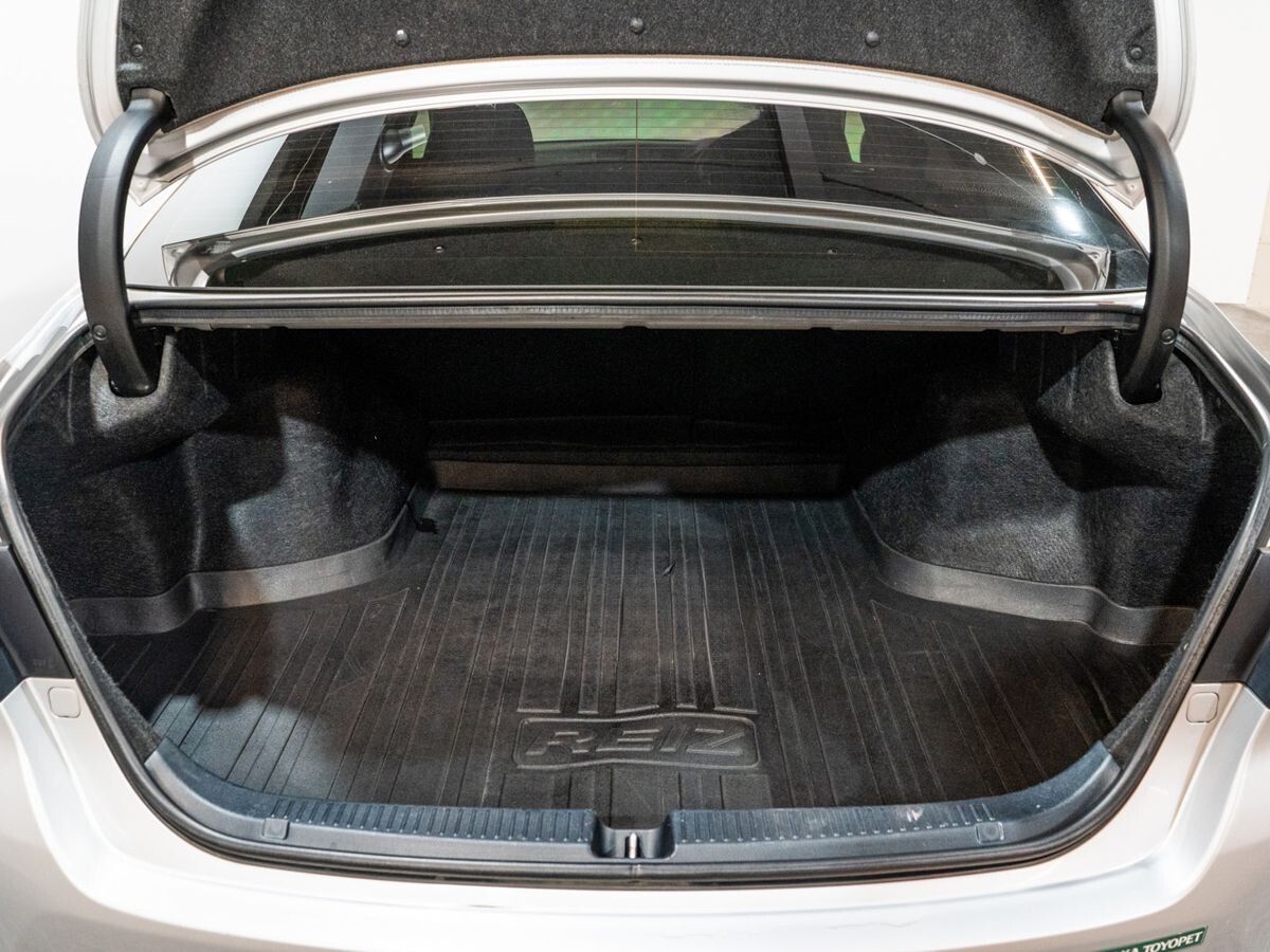 Toyota Mark X 2013 - фото автомобиля