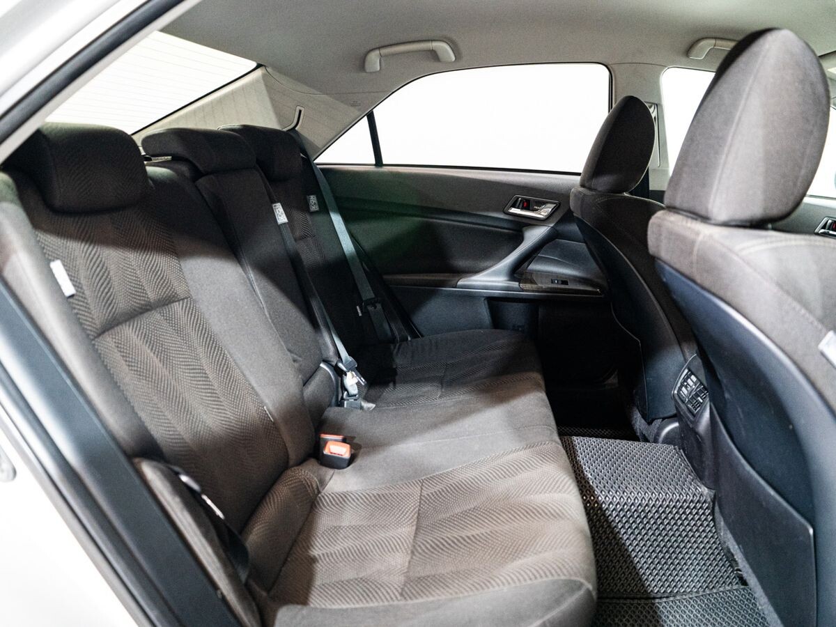 Toyota Mark X 2013 - фото автомобиля