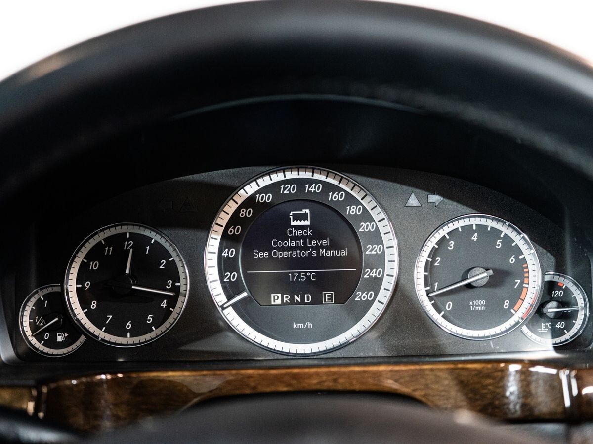 Mercedes-Benz E-Класс 2011 - фото автомобиля