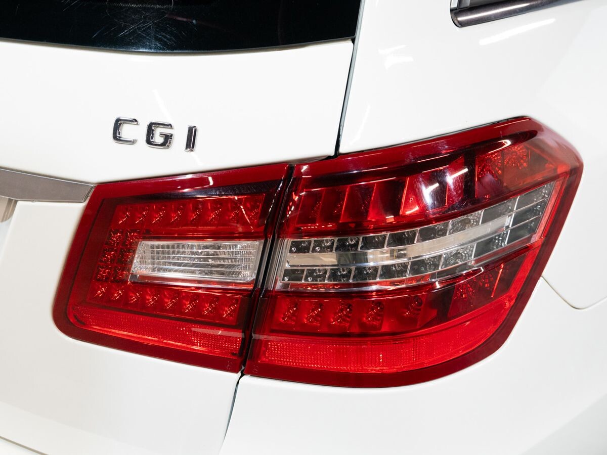 Mercedes-Benz E-Класс 2011 - фото автомобиля