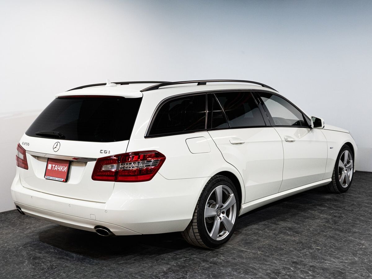 Mercedes-Benz E-Класс 2011 - фото автомобиля