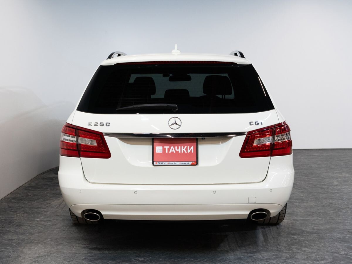 Mercedes-Benz E-Класс 2011 - фото автомобиля