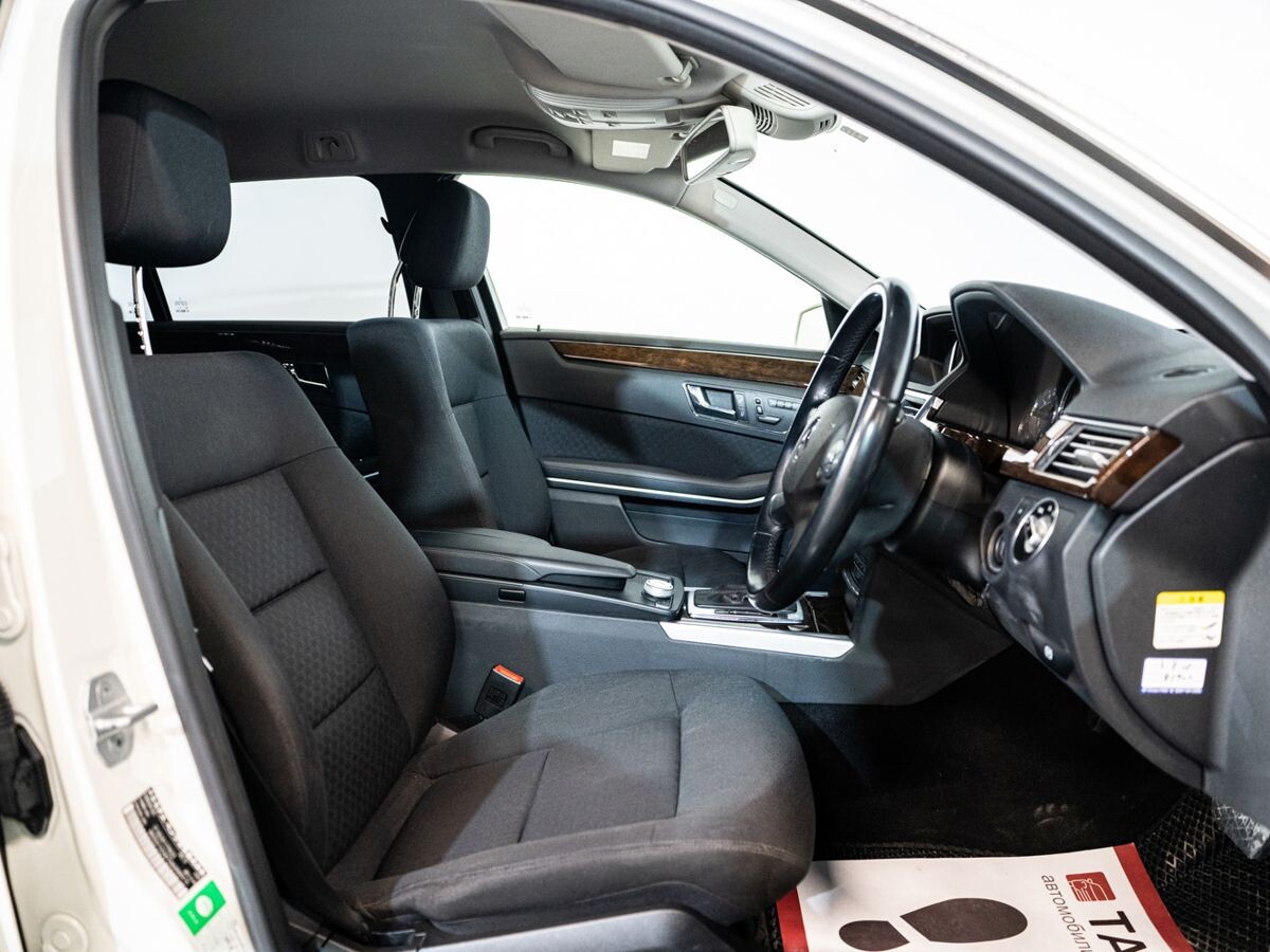 Mercedes-Benz E-Класс 2011 - фото автомобиля