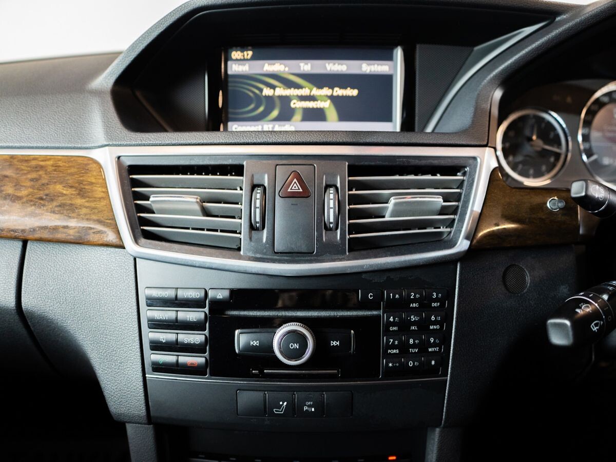 Mercedes-Benz E-Класс 2011 - фото автомобиля