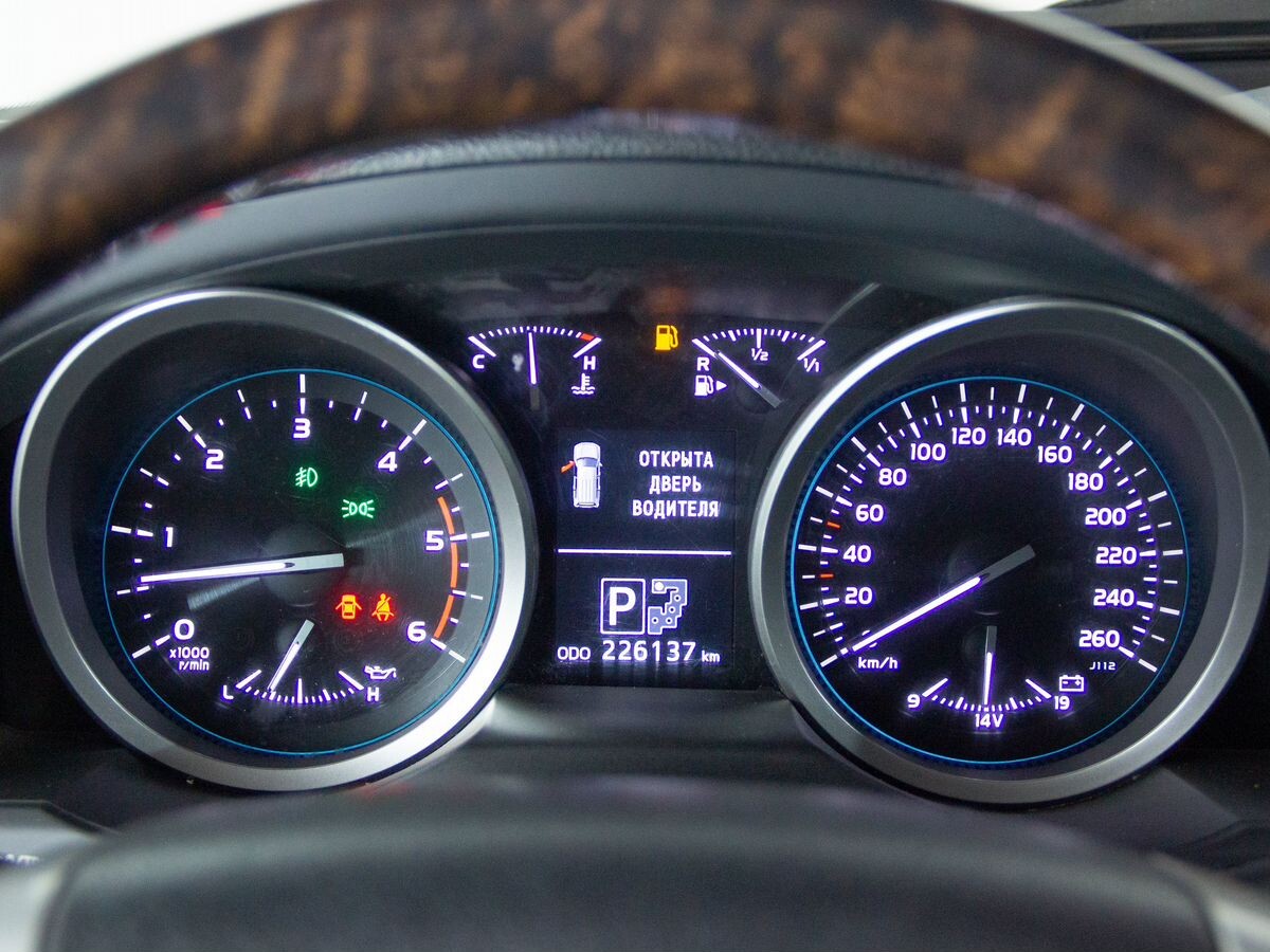 Toyota Land Cruiser 2013 - фото автомобиля