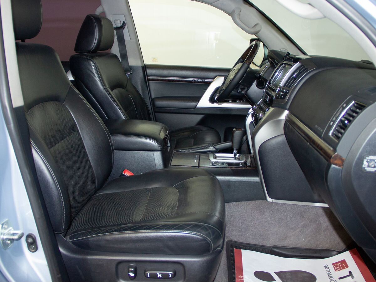 Toyota Land Cruiser 2013 - фото автомобиля