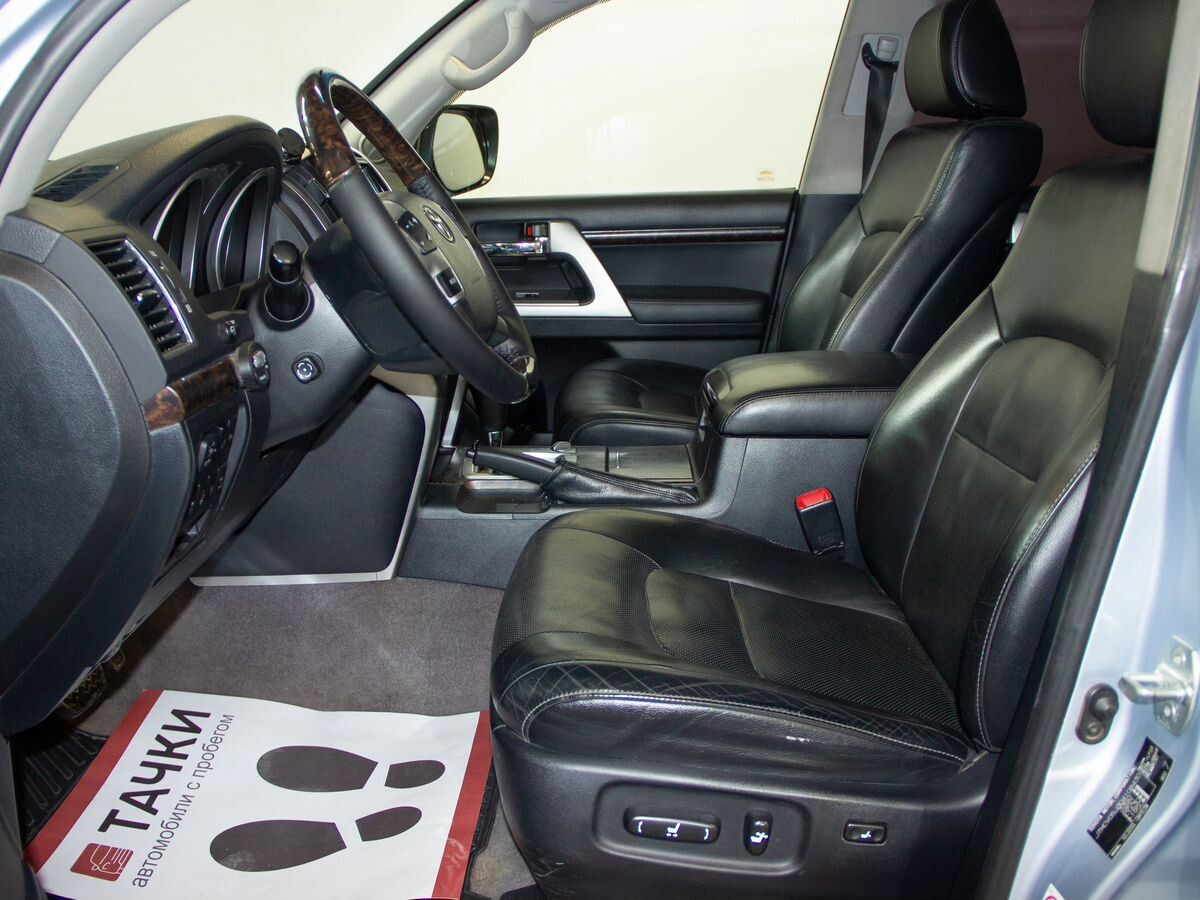 Toyota Land Cruiser 2013 - фото автомобиля