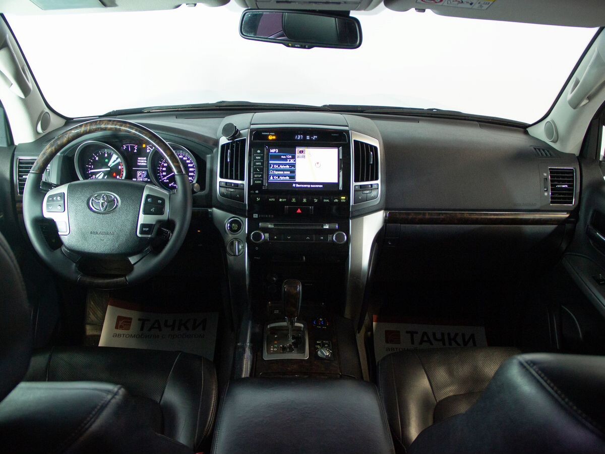 Toyota Land Cruiser 2013 - фото автомобиля