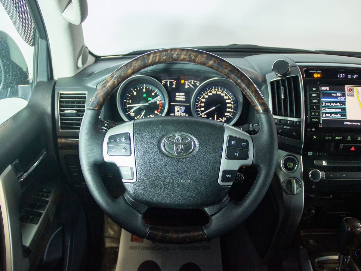 Toyota Land Cruiser 2013 - фото автомобиля