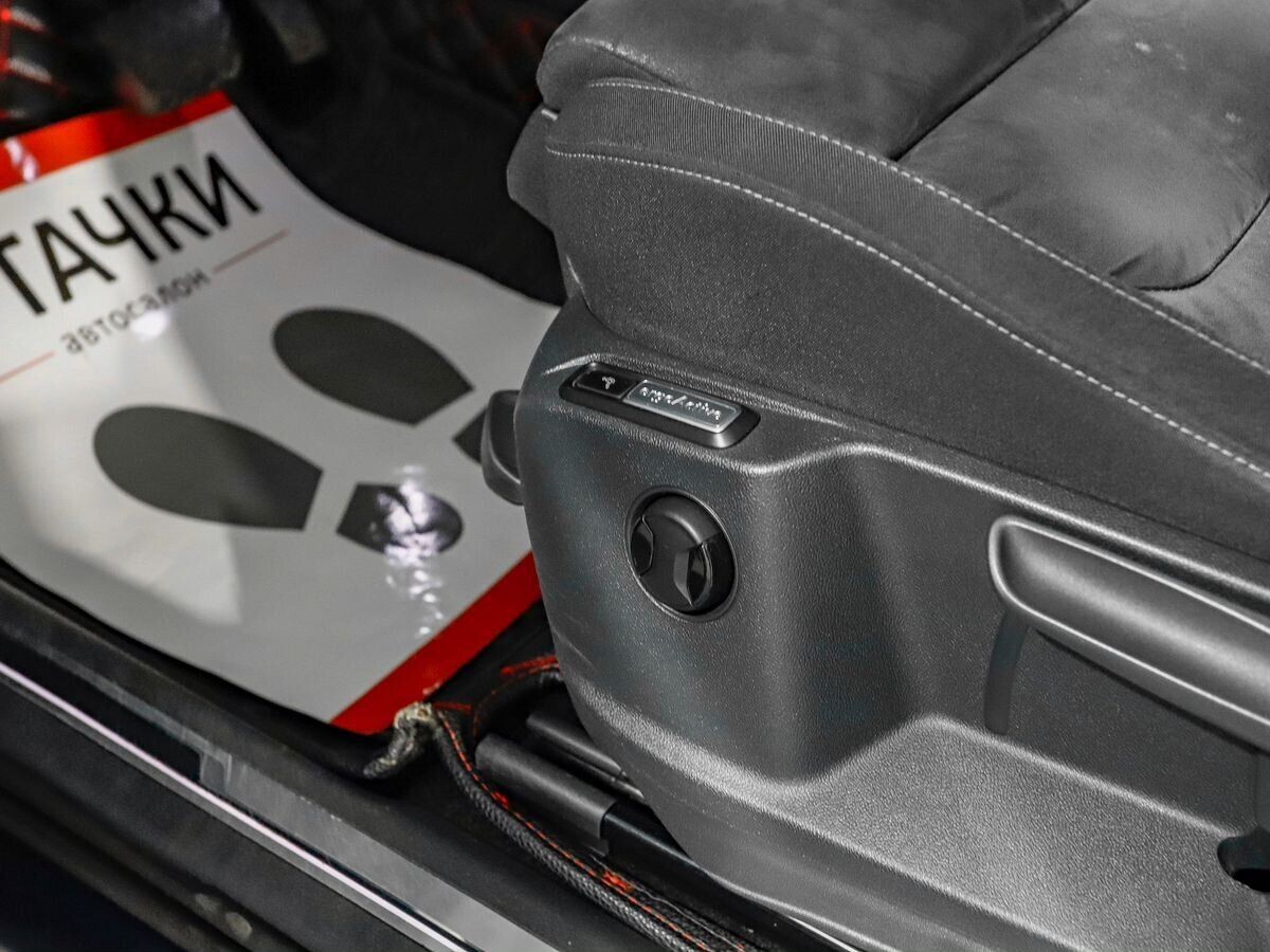 Volkswagen Tiguan 2017 - фото автомобиля