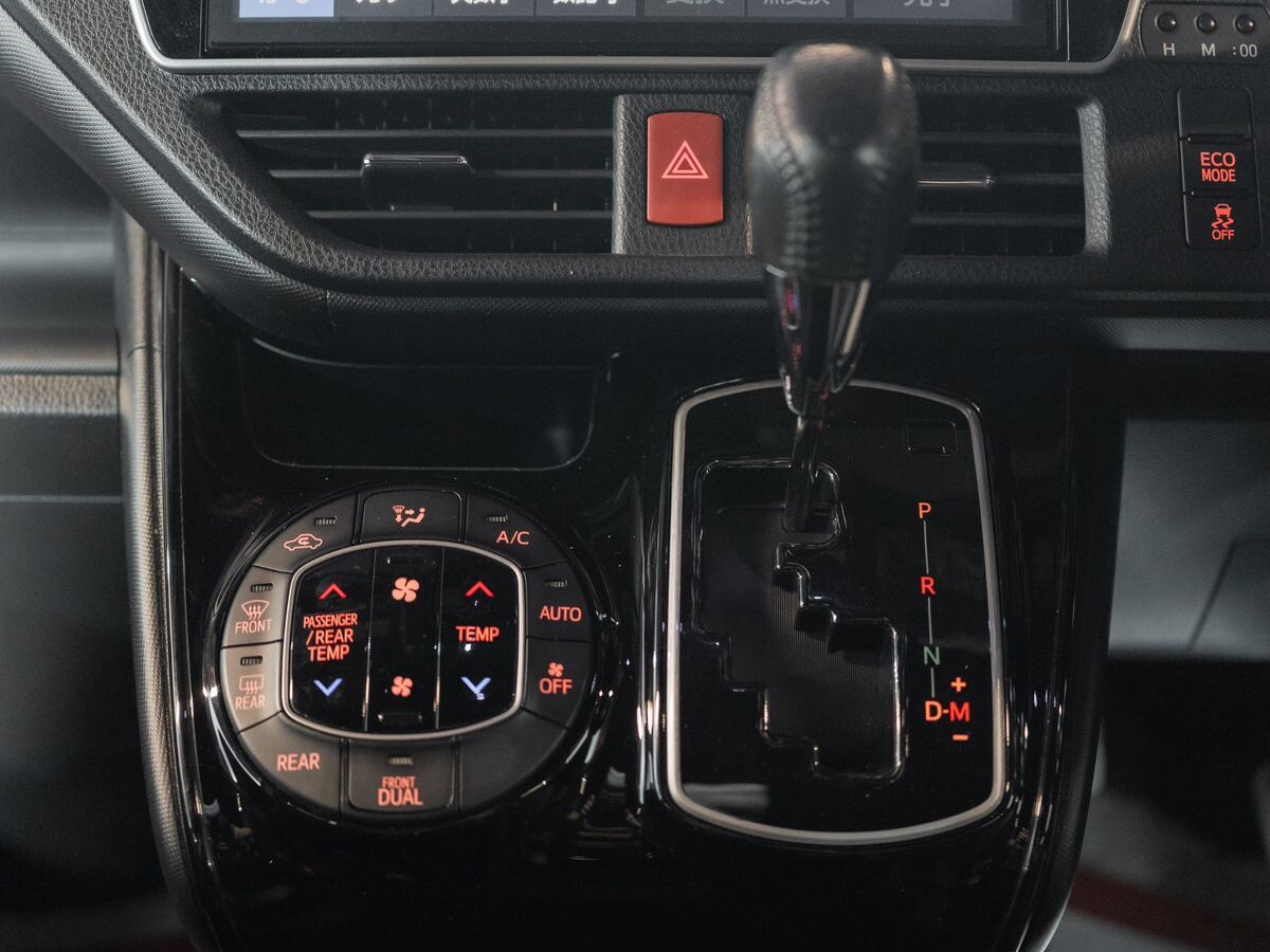 Toyota Noah 2019 - фото автомобиля