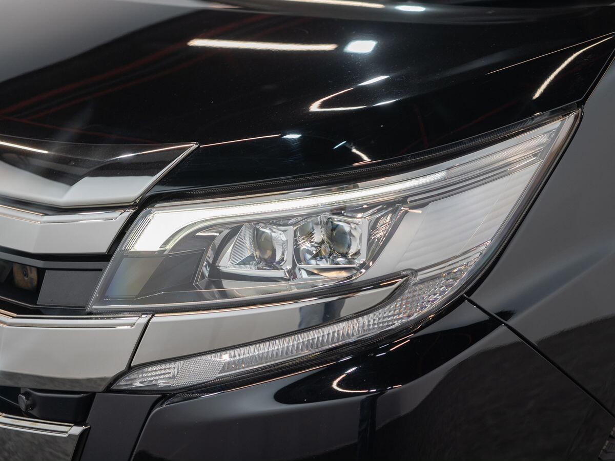 Toyota Noah 2019 - фото автомобиля