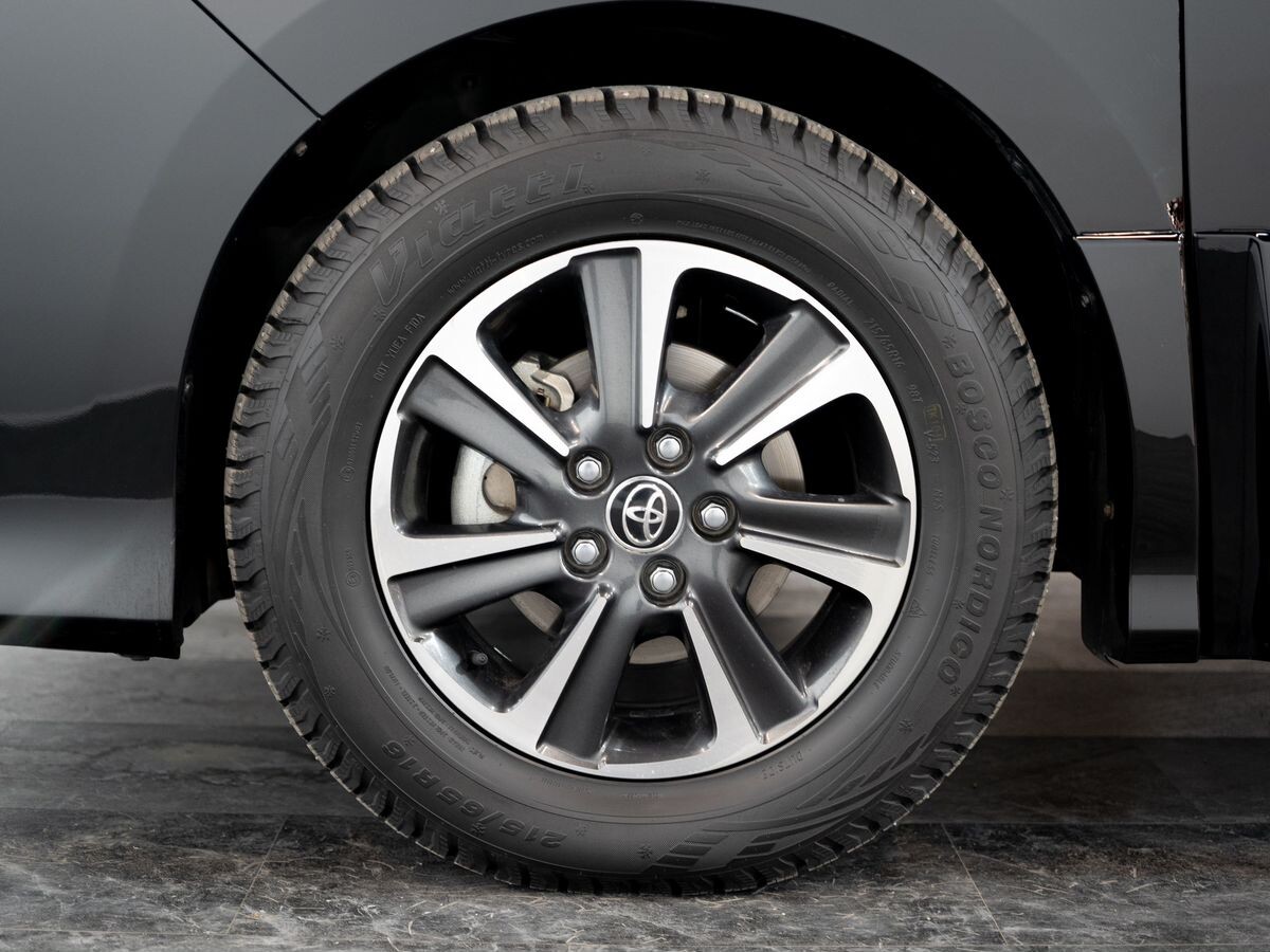 Toyota Noah 2019 - фото автомобиля