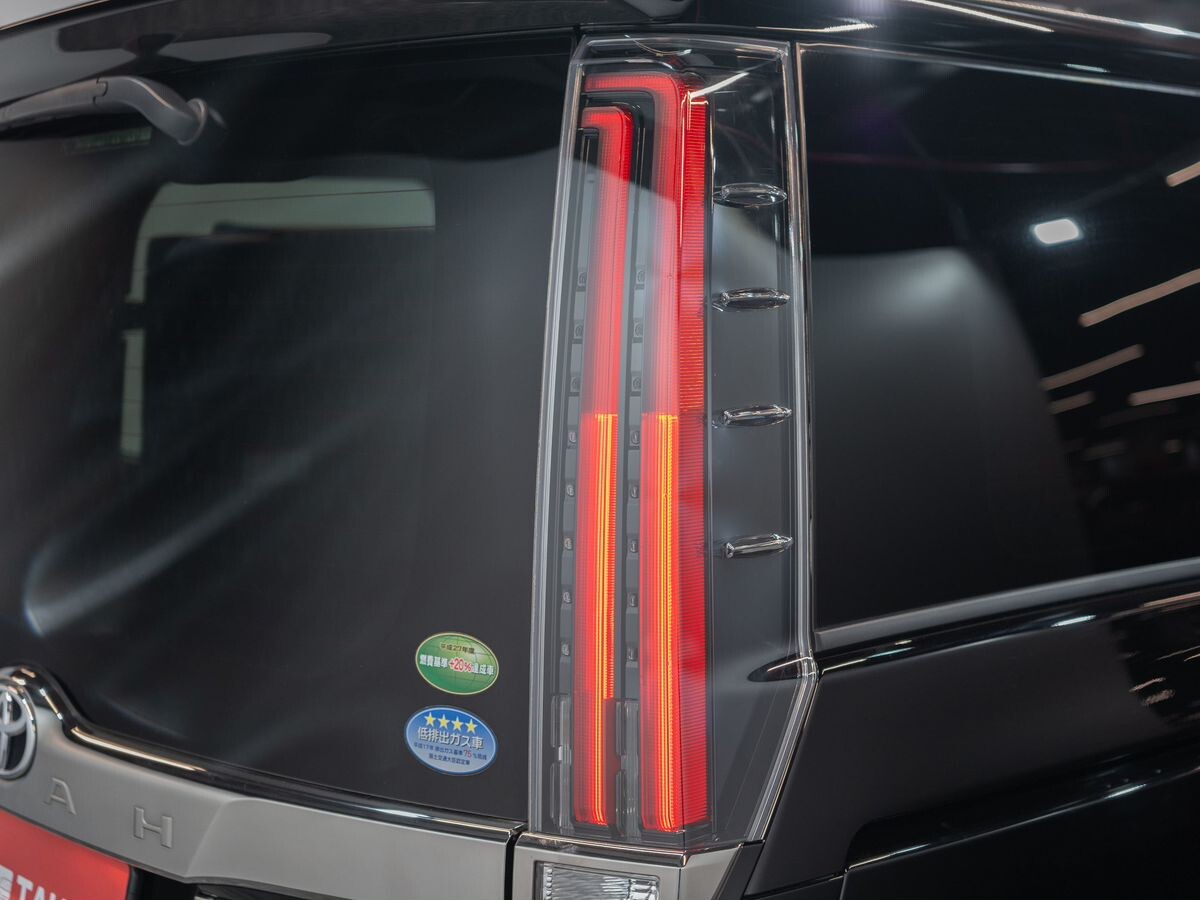 Toyota Noah 2019 - фото автомобиля