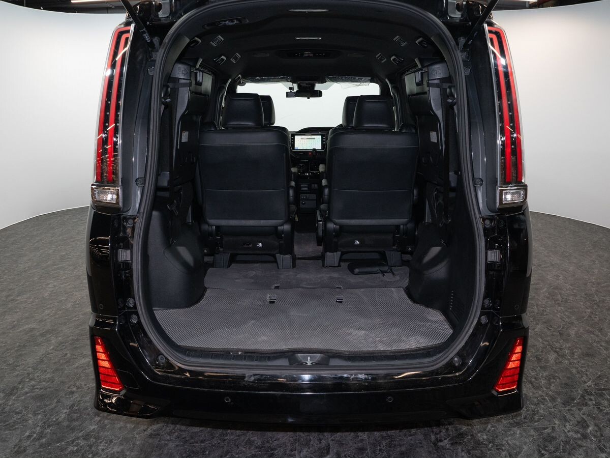 Toyota Noah 2019 - фото автомобиля