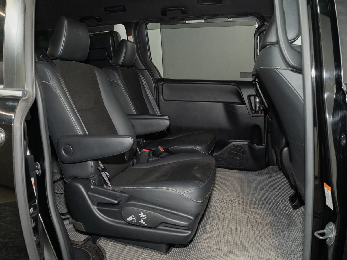 Toyota Noah 2019 - фото автомобиля