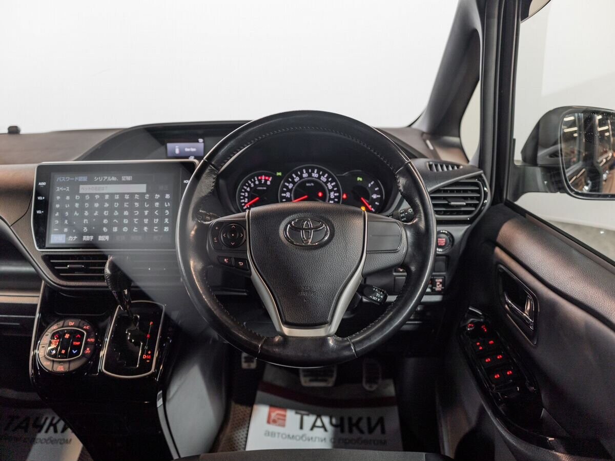 Toyota Noah 2019 - фото автомобиля