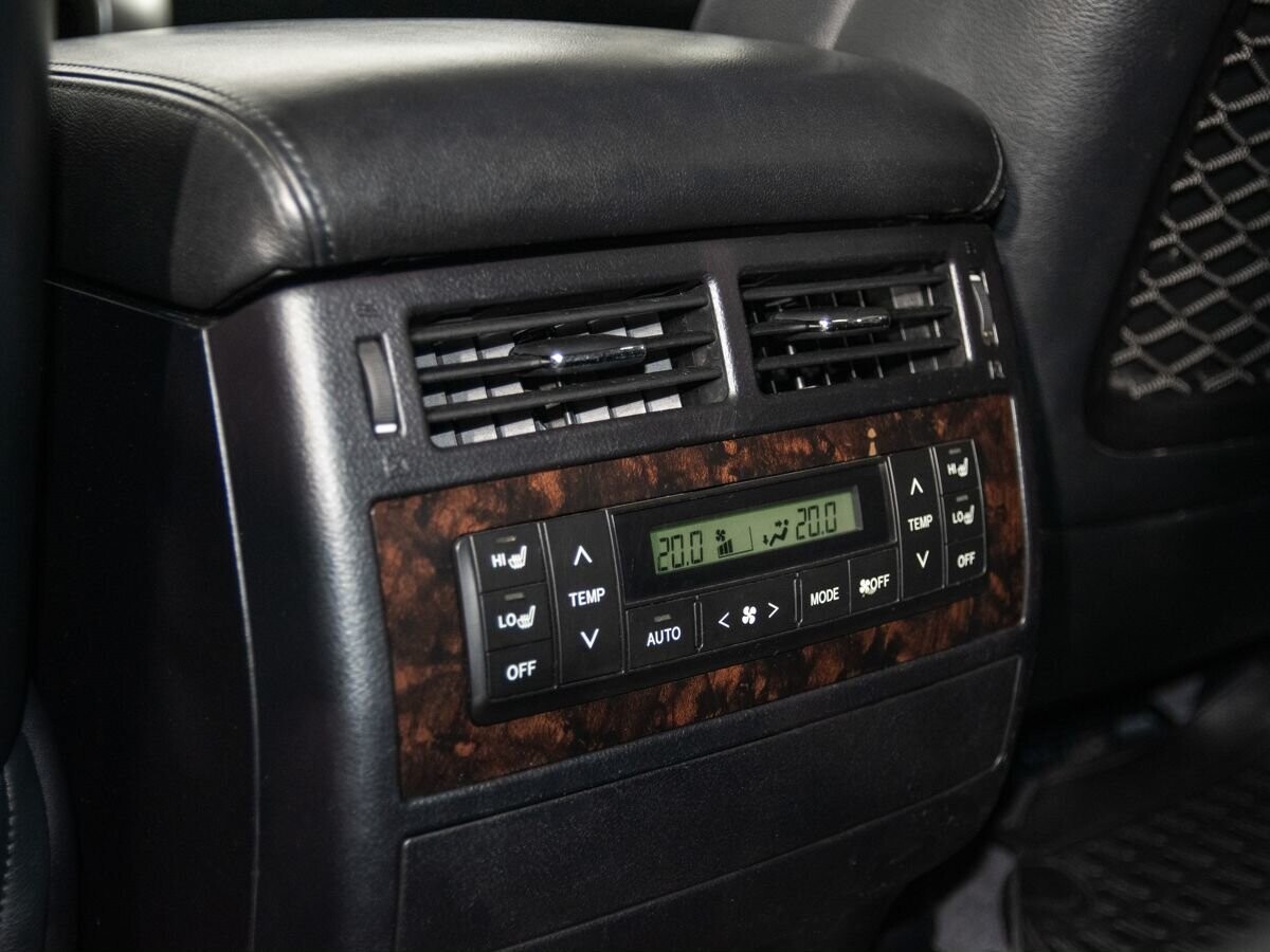 Toyota Land Cruiser 2012 - фото автомобиля