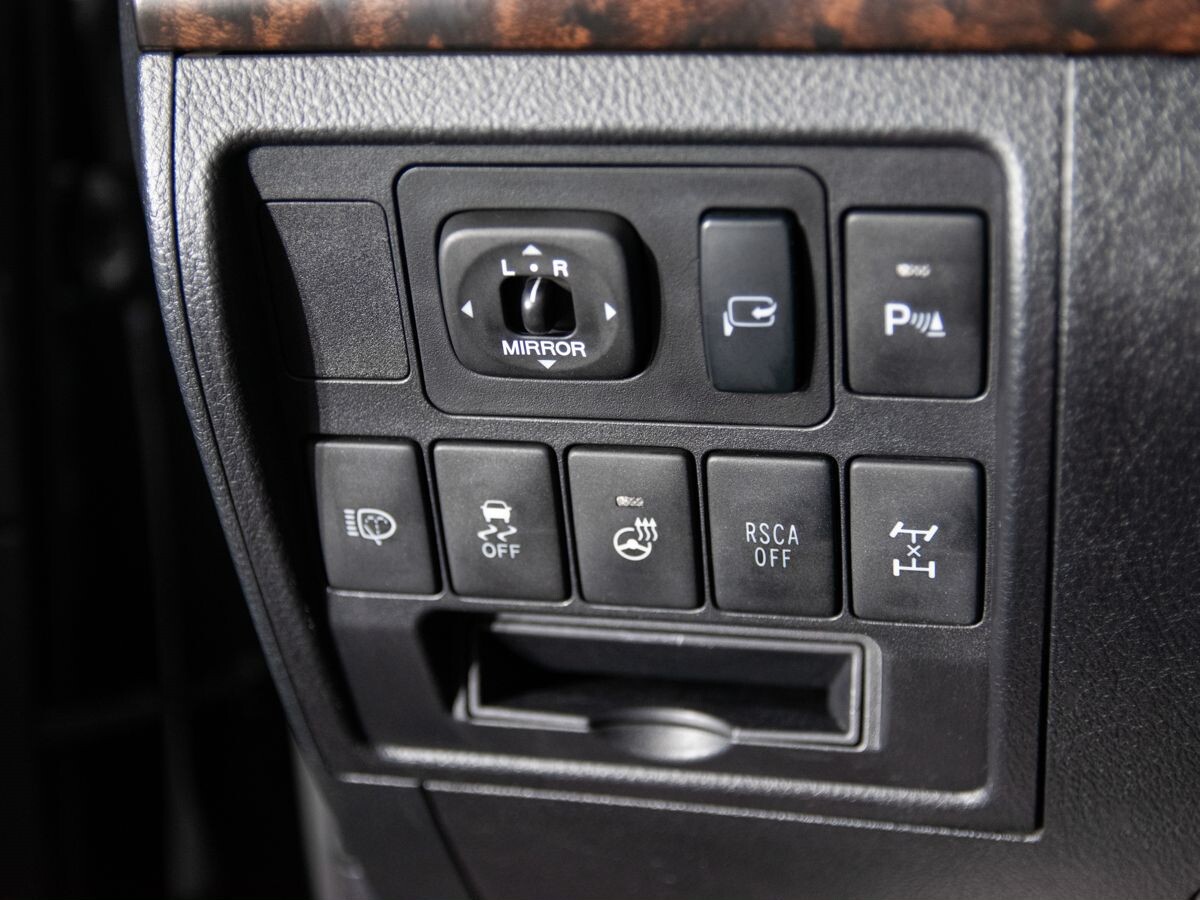 Toyota Land Cruiser 2012 - фото автомобиля