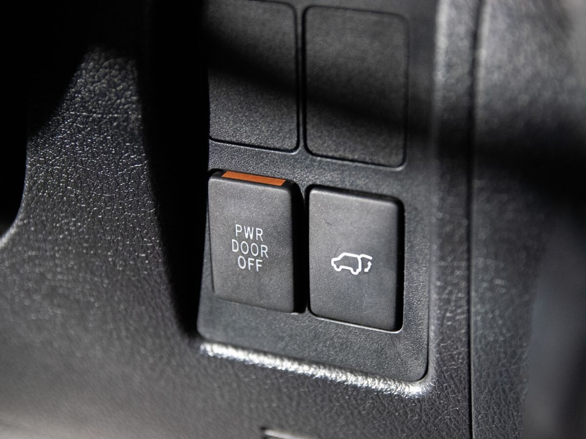 Toyota Land Cruiser 2012 - фото автомобиля