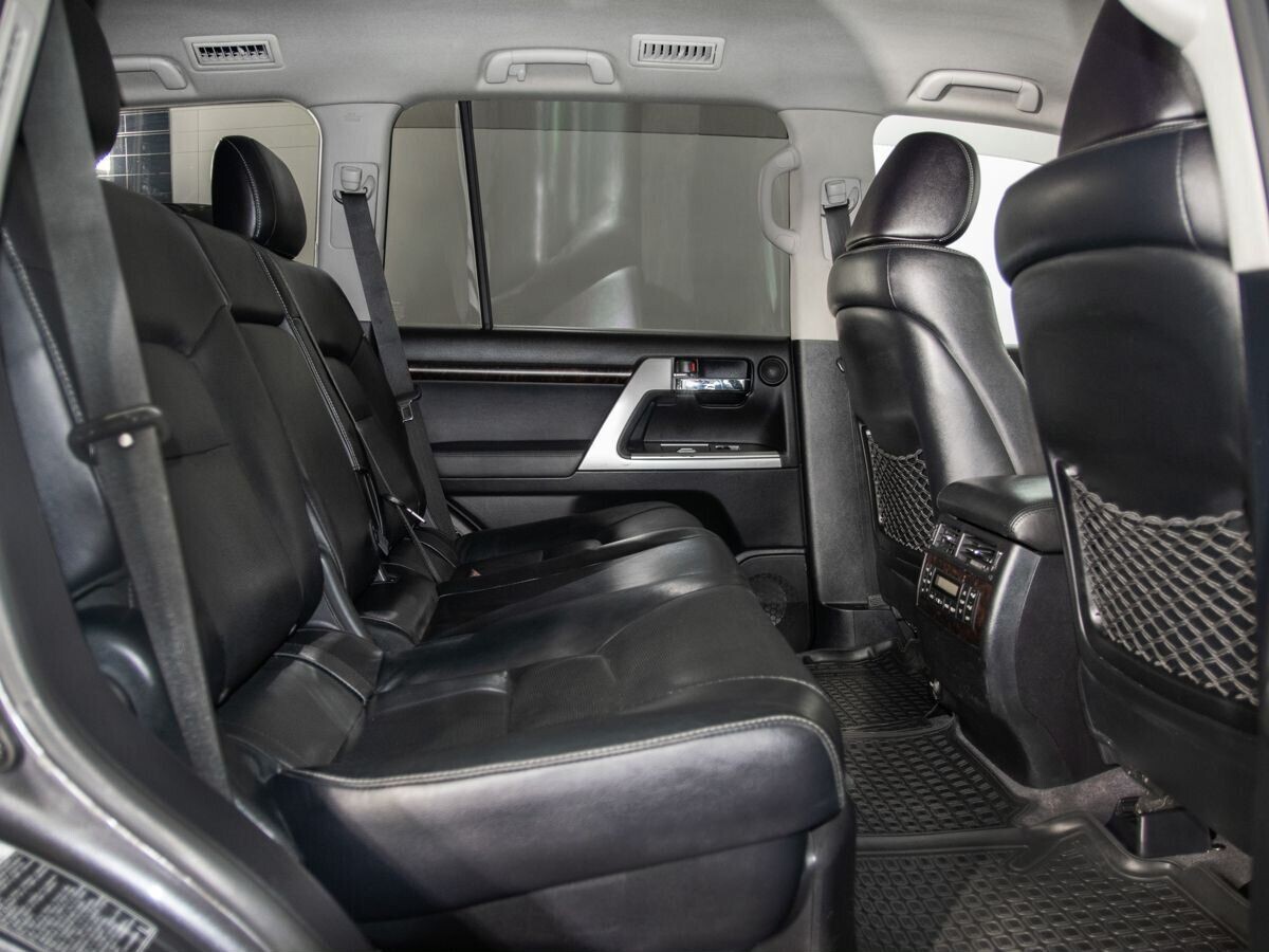 Toyota Land Cruiser 2012 - фото автомобиля