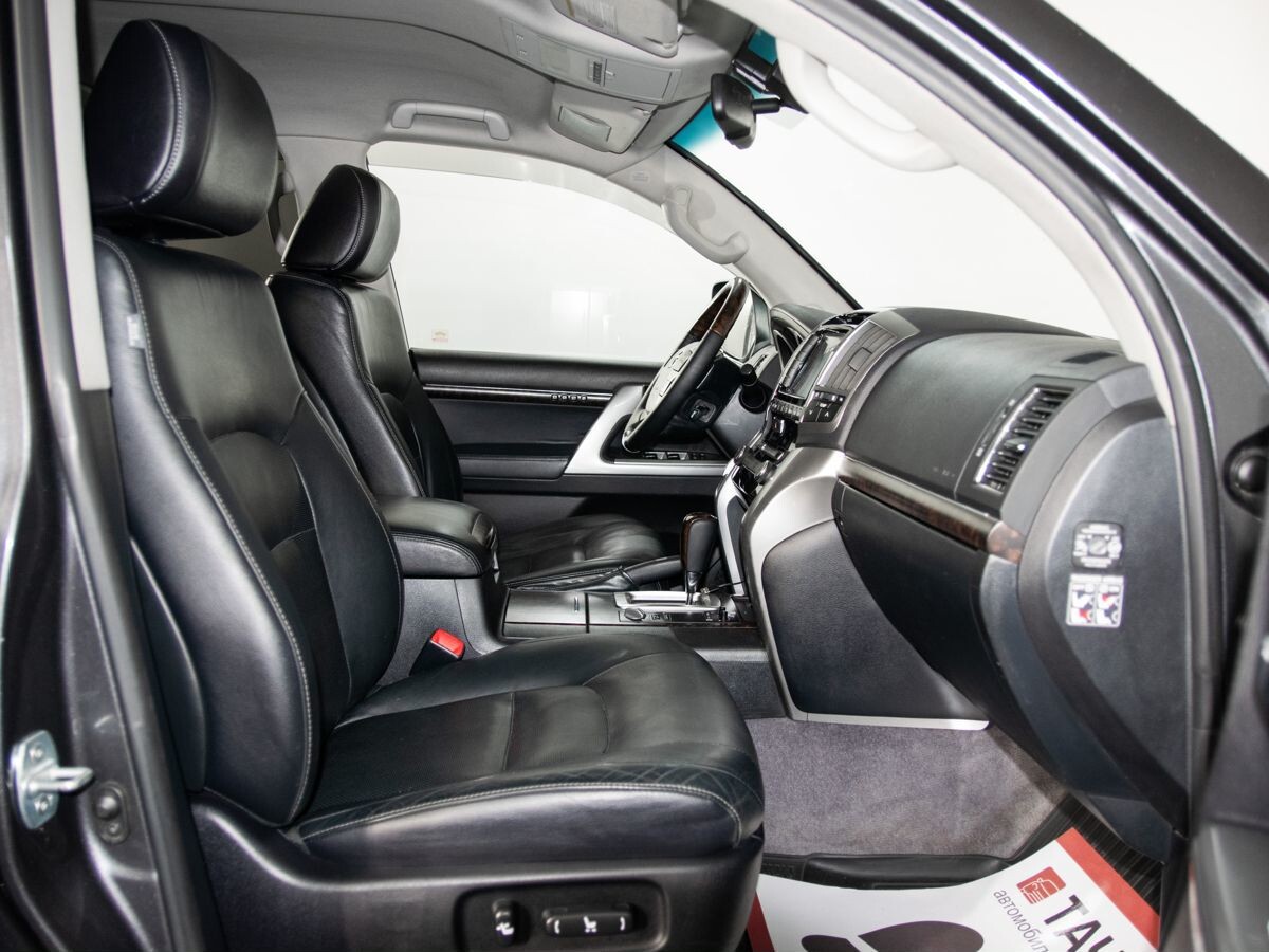 Toyota Land Cruiser 2012 - фото автомобиля