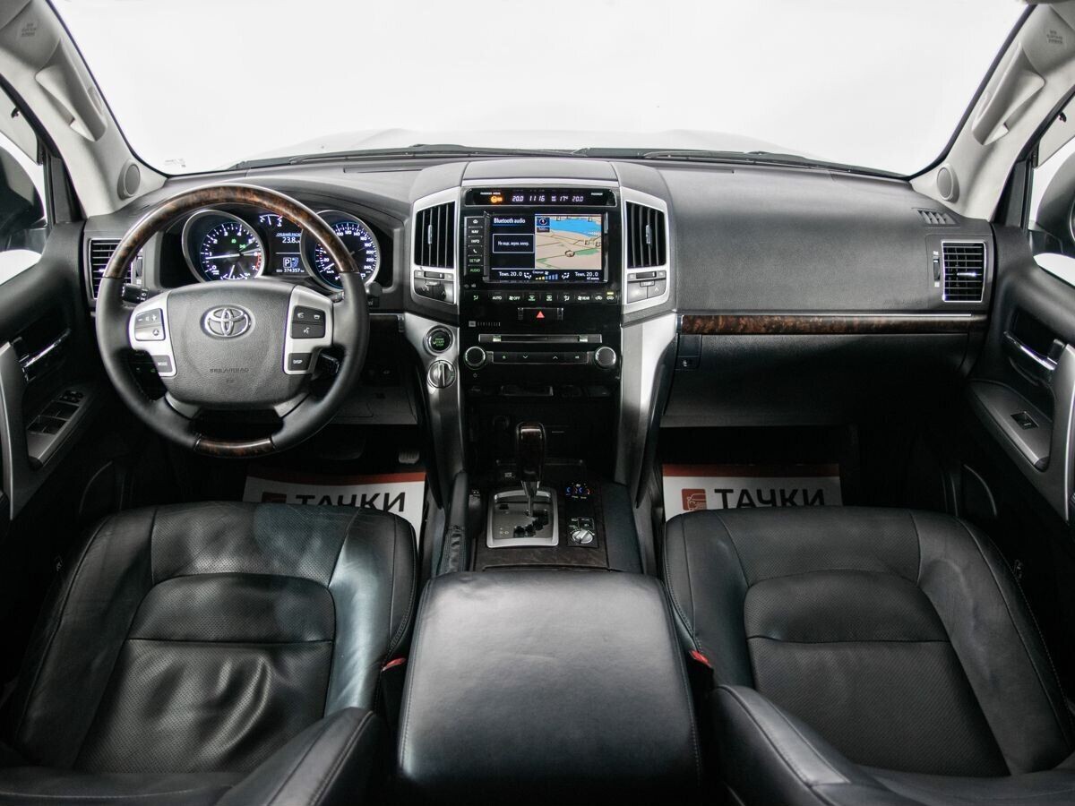 Toyota Land Cruiser 2012 - фото автомобиля