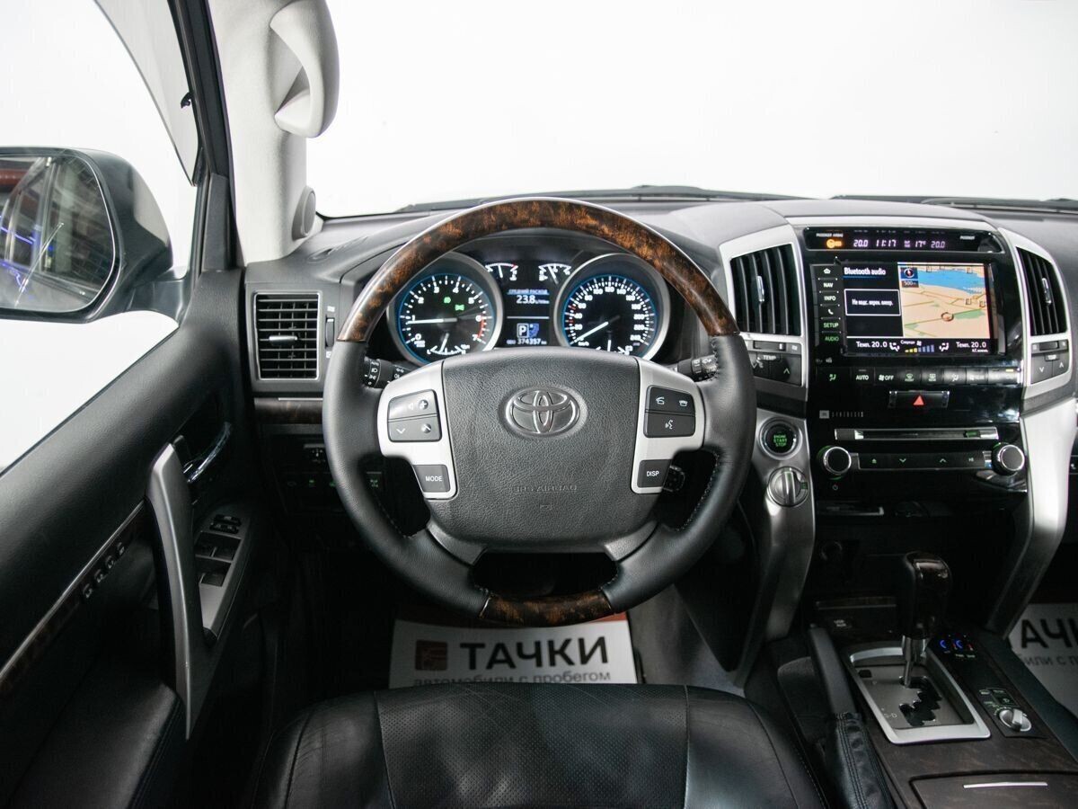 Toyota Land Cruiser 2012 - фото автомобиля