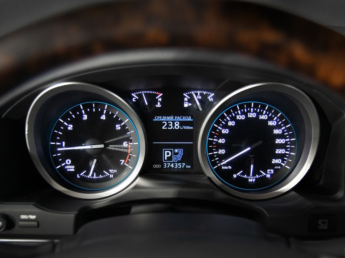 Toyota Land Cruiser 2012 - фото автомобиля