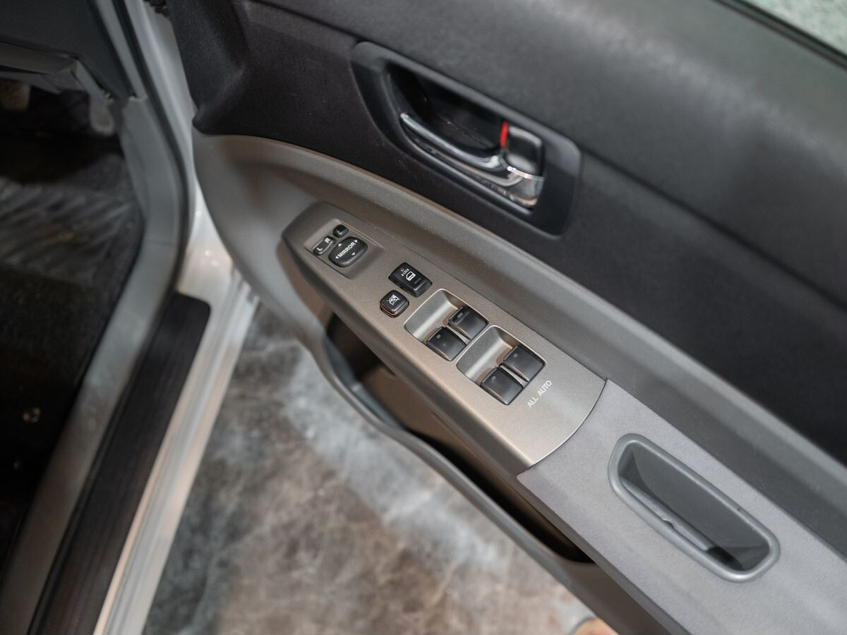 Toyota Prius 2010 - фото автомобиля