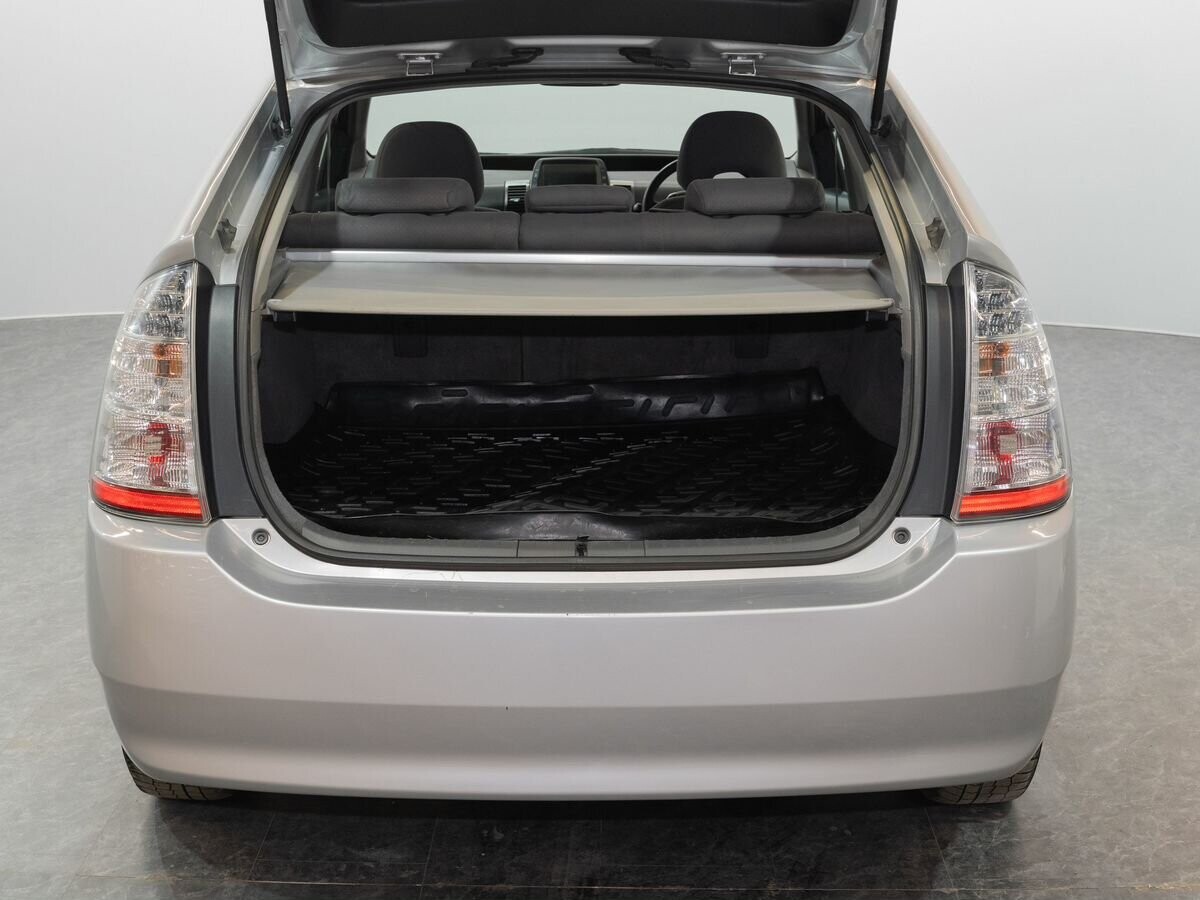 Toyota Prius 2010 - фото автомобиля