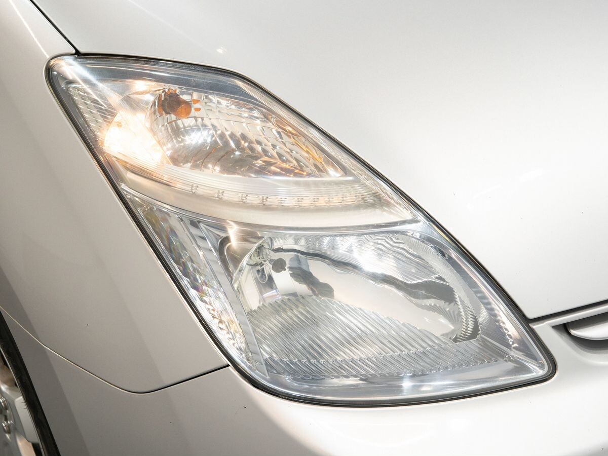 Toyota Prius 2010 - фото автомобиля