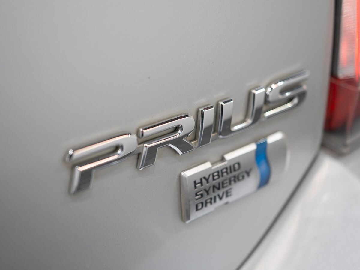 Toyota Prius 2010 - фото автомобиля