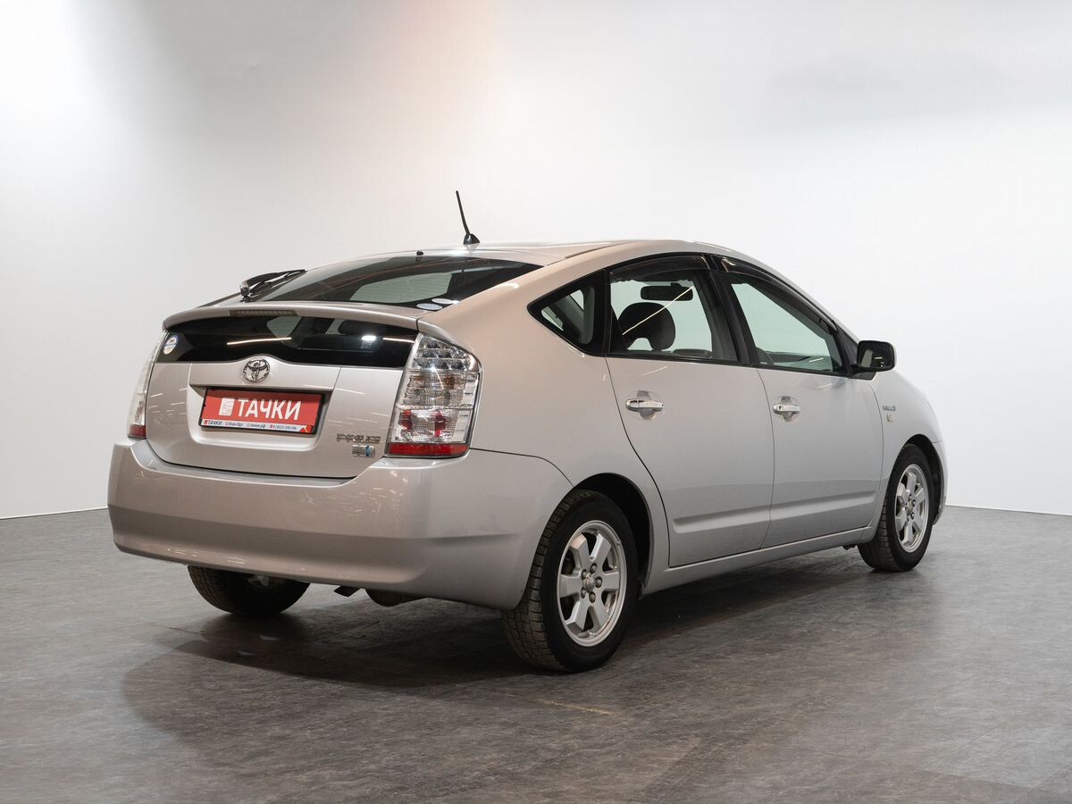 Toyota Prius 2010 - фото автомобиля