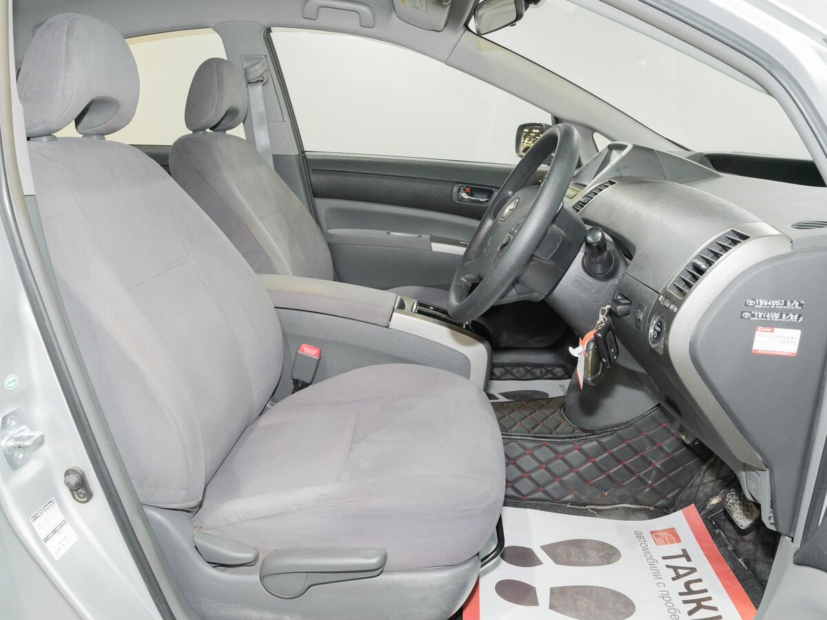 Toyota Prius 2010 - фото автомобиля