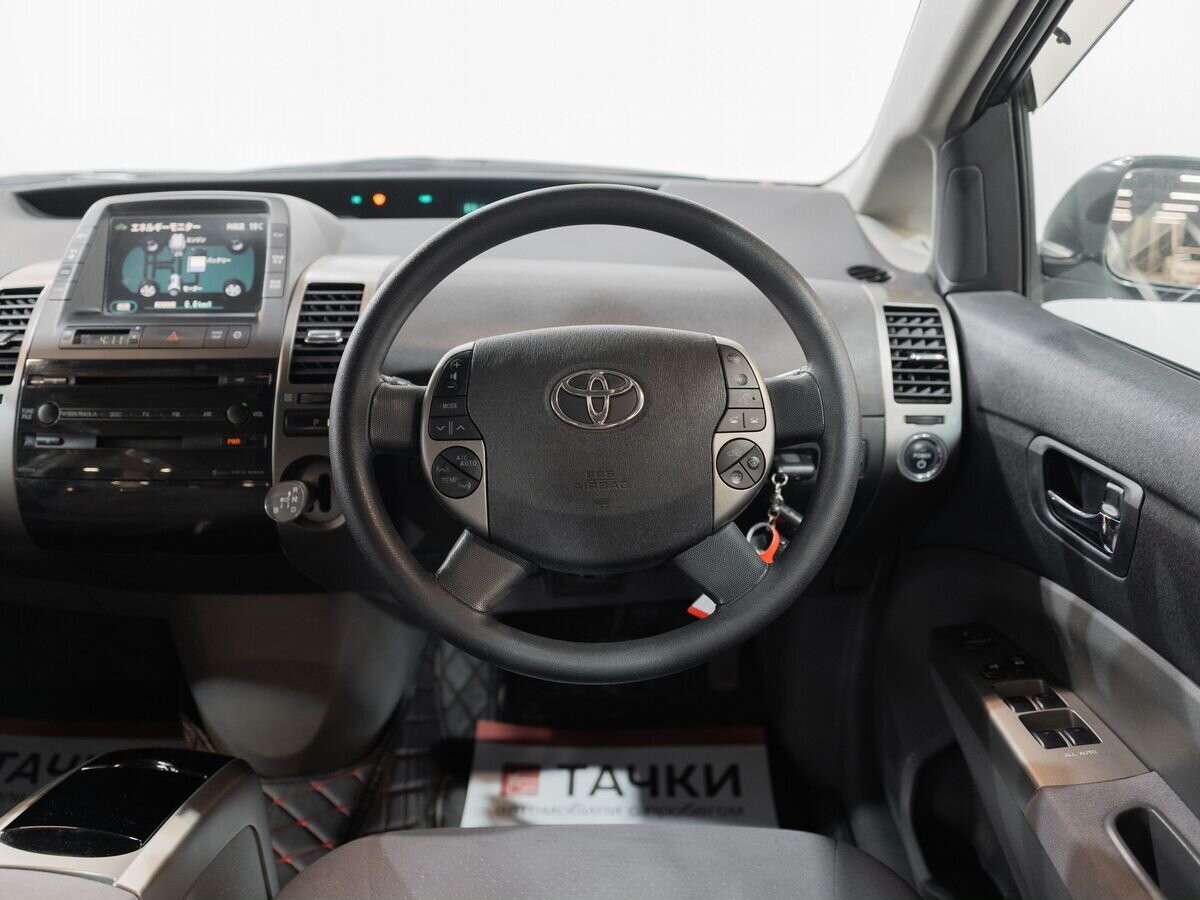 Toyota Prius 2010 - фото автомобиля