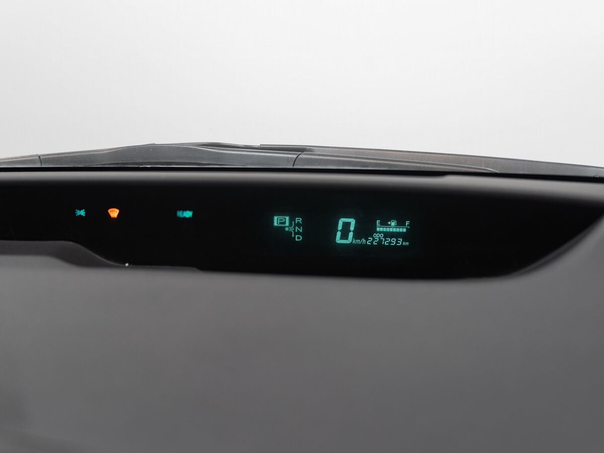 Toyota Prius 2010 - фото автомобиля