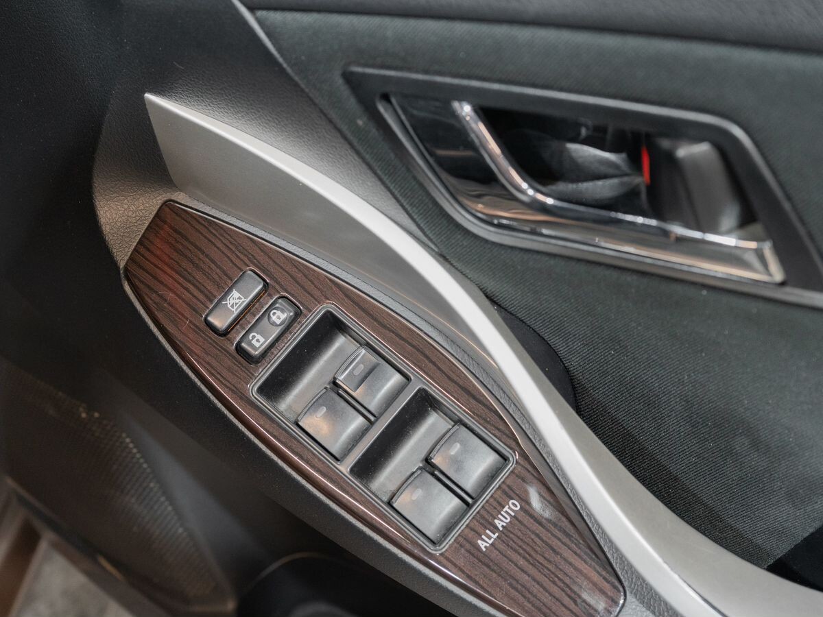 Toyota Premio 2018 - фото автомобиля