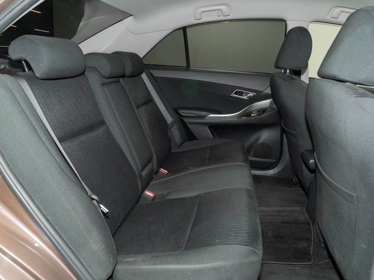 Toyota Premio 2018 - фото автомобиля