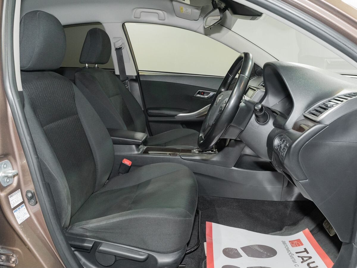 Toyota Premio 2018 - фото автомобиля