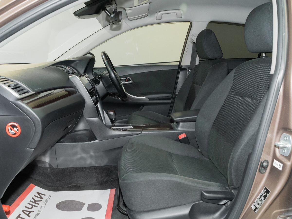 Toyota Premio 2018 - фото автомобиля