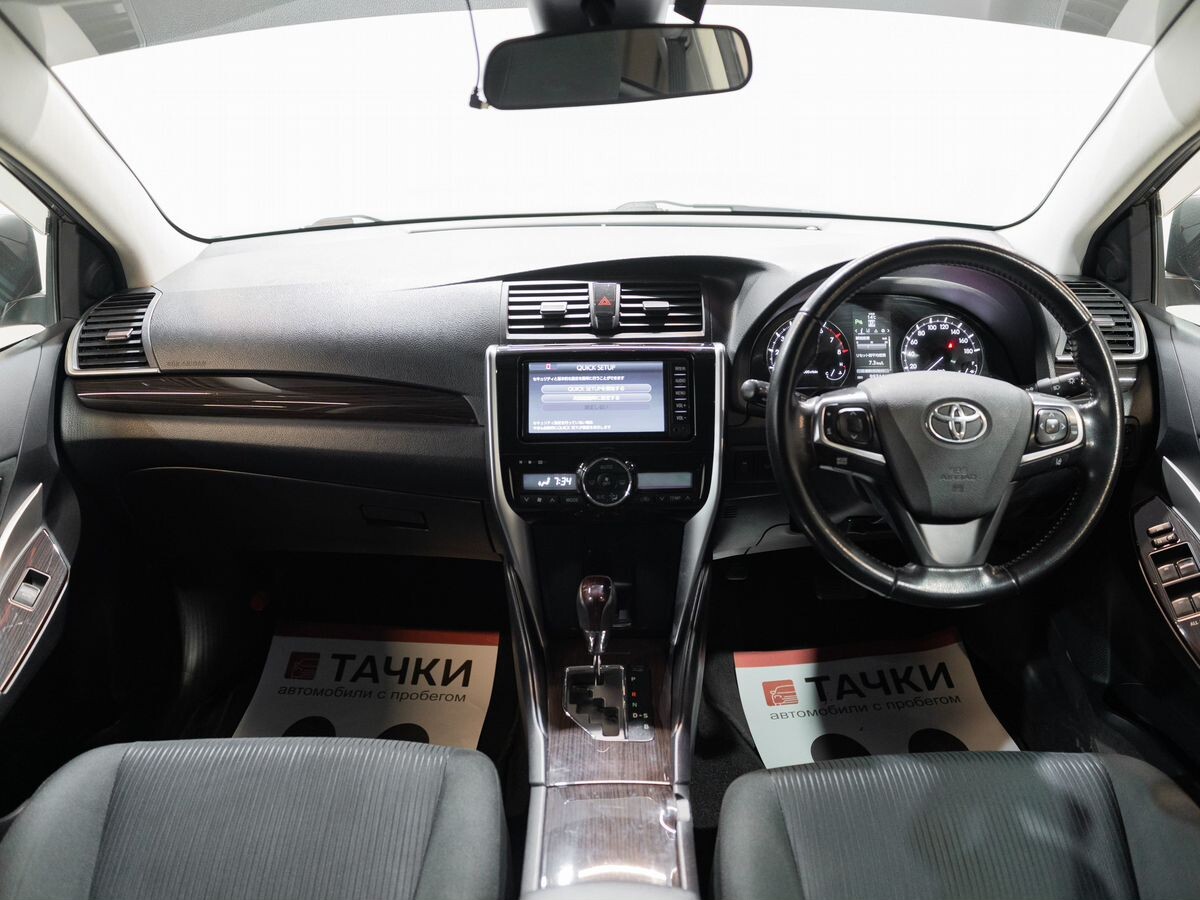 Toyota Premio 2018 - фото автомобиля