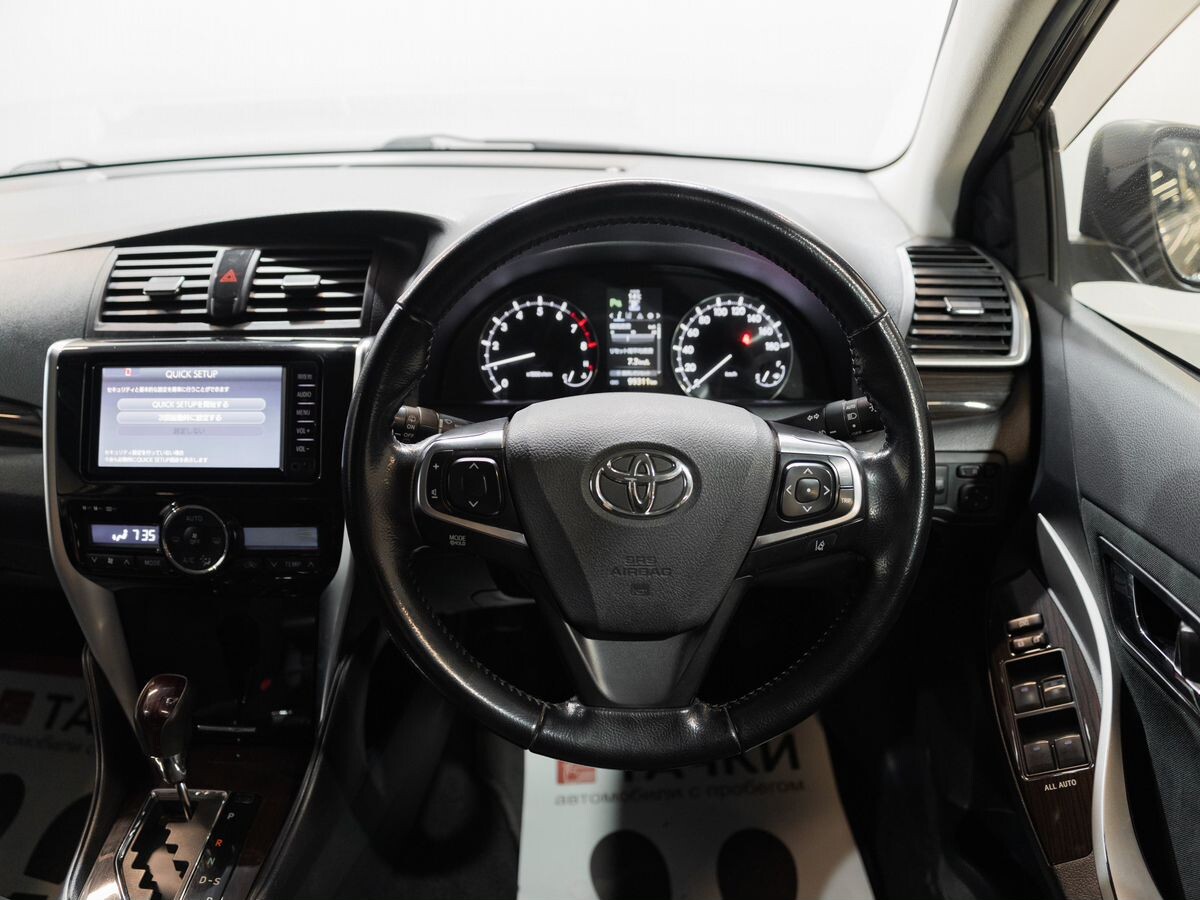 Toyota Premio 2018 - фото автомобиля